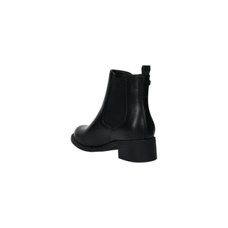 Ankle boots. 3cm high heel