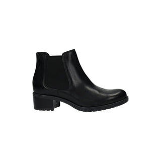 Genuine leather ankle boots. 4cm high heel