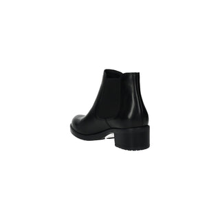 Genuine leather ankle boots. 4cm high heel