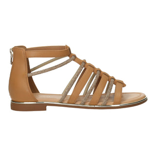 Flat sandals with straps