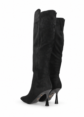 Spitze Stiefel. 9 cm hoher Absatz